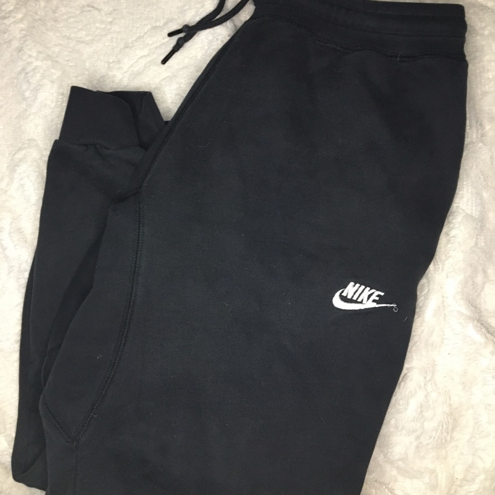 nike joggers with pockets